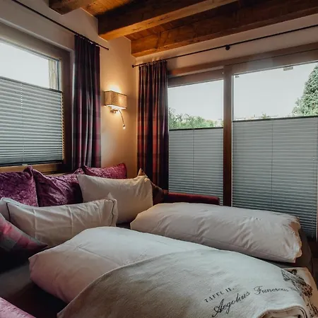 Dağ evi Chalet Olivia Seefeld in Tirol
